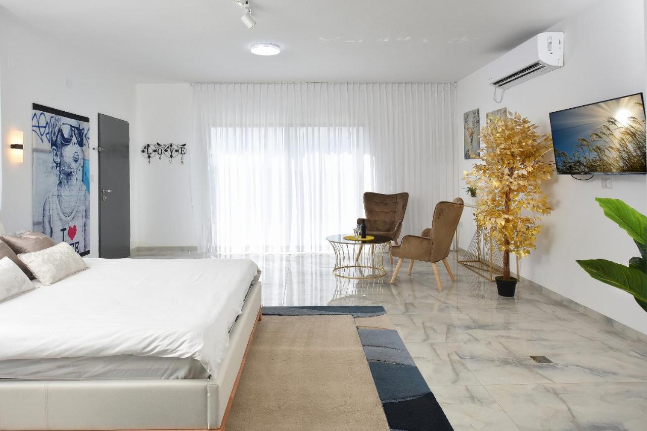 הסויטות של פולי Appartement Manot Buitenkant foto