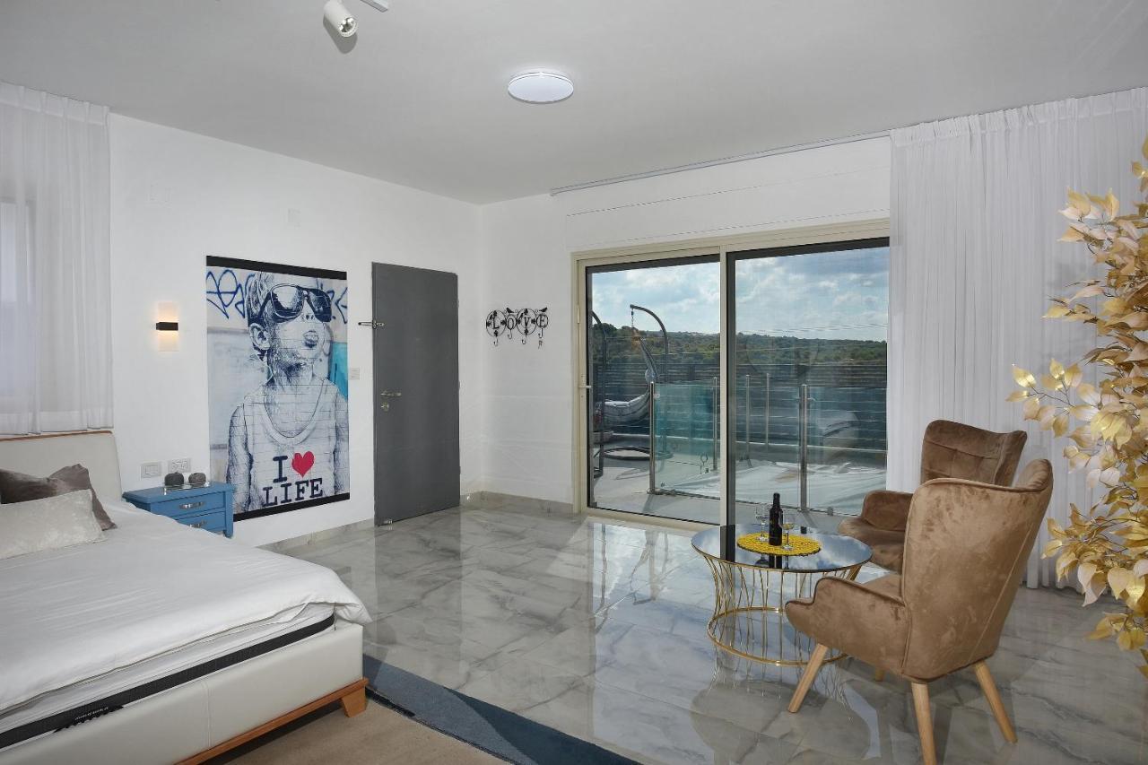 הסויטות של פולי Appartement Manot Buitenkant foto