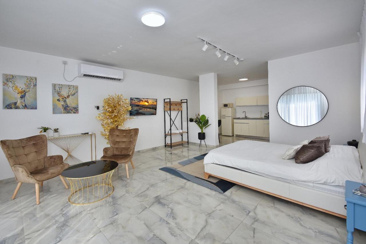הסויטות של פולי Appartement Manot Buitenkant foto