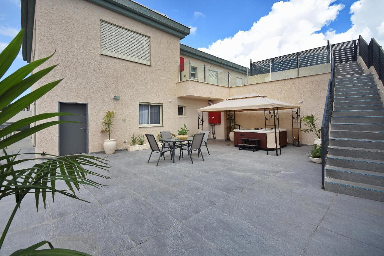 הסויטות של פולי Appartement Manot Buitenkant foto