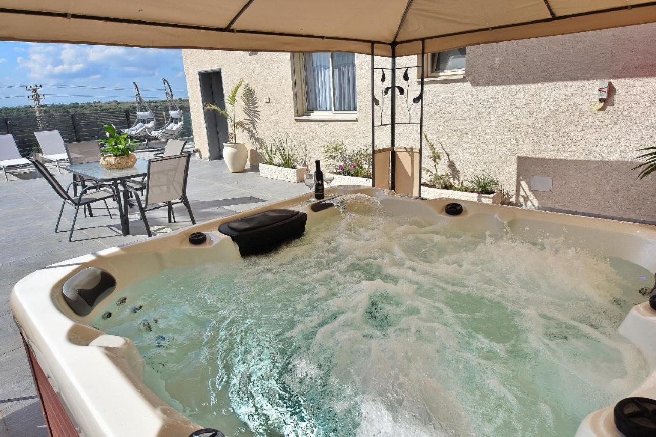הסויטות של פולי Appartement Manot Buitenkant foto