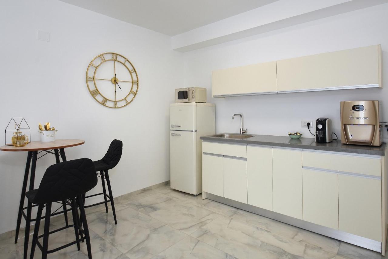 הסויטות של פולי Appartement Manot Buitenkant foto